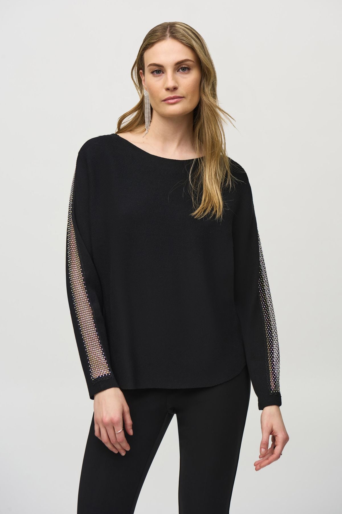 244910 Pullover in maglia con finiture in pizzo e paillettes