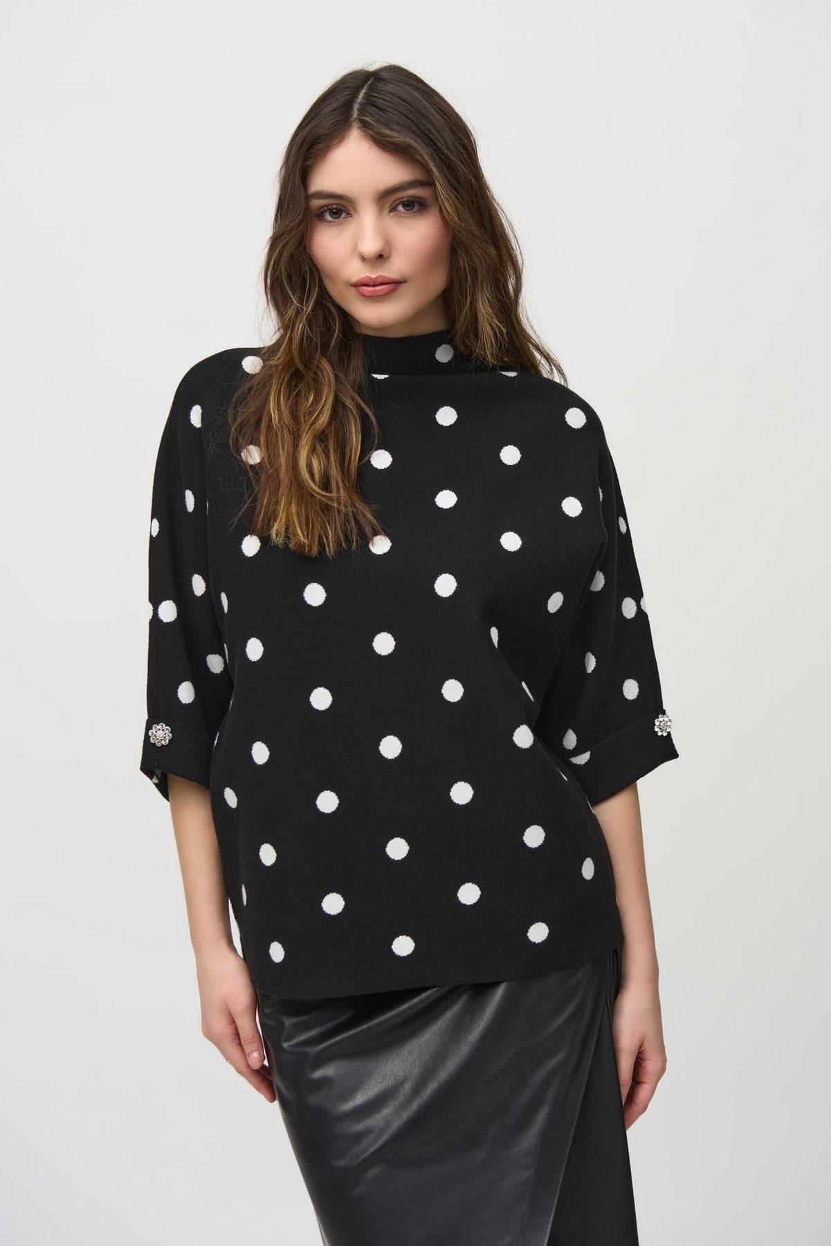 244936 Pullover con stampa a pois in maglia jacquard