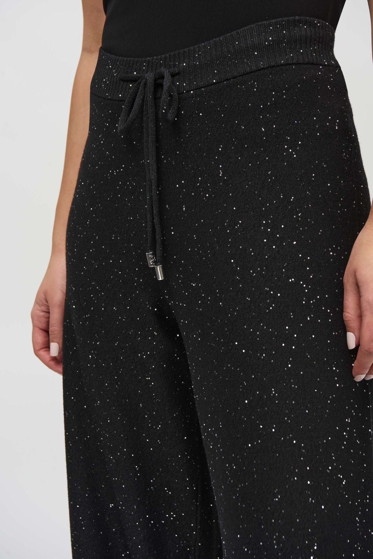 244922 Pantaloni culotte in maglia con paillettes